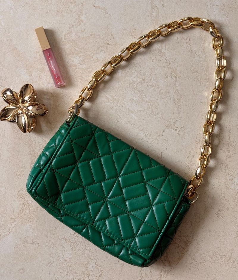 Chic Green Quilted Leather Bag with Gold Chain