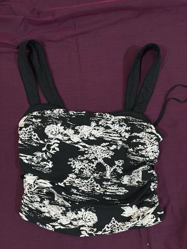 Chic Black &amp; White Print Crop Top