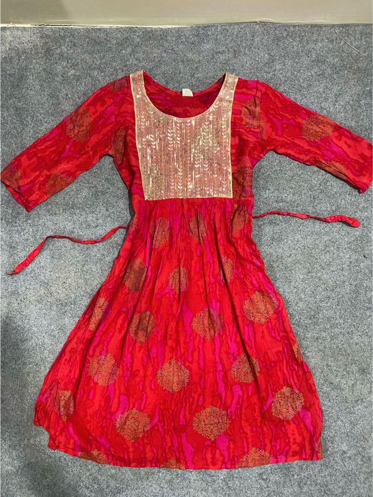 Red &amp; Gold Embellished Kurta