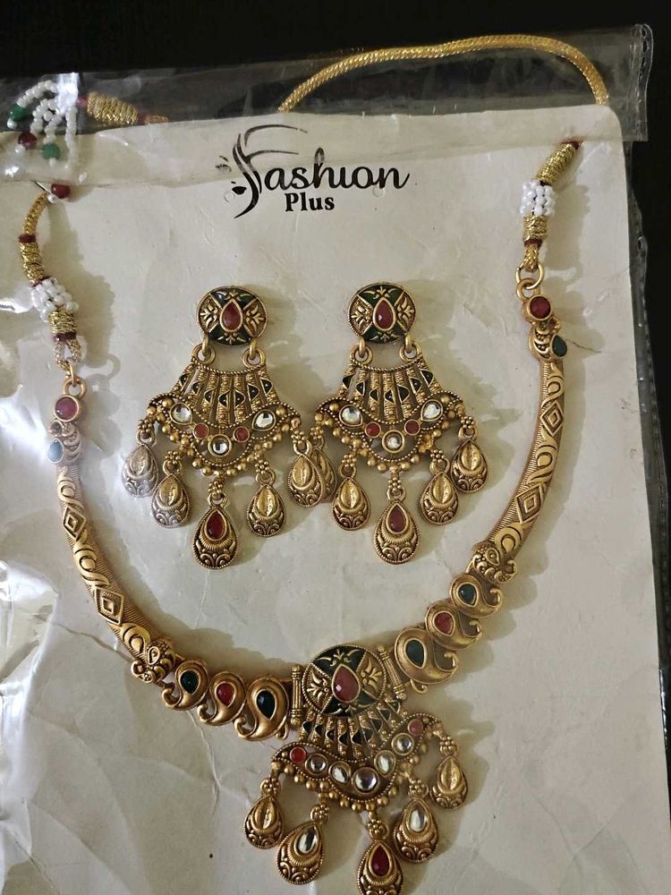 Elegant Gold Necklace &amp; Earring Set