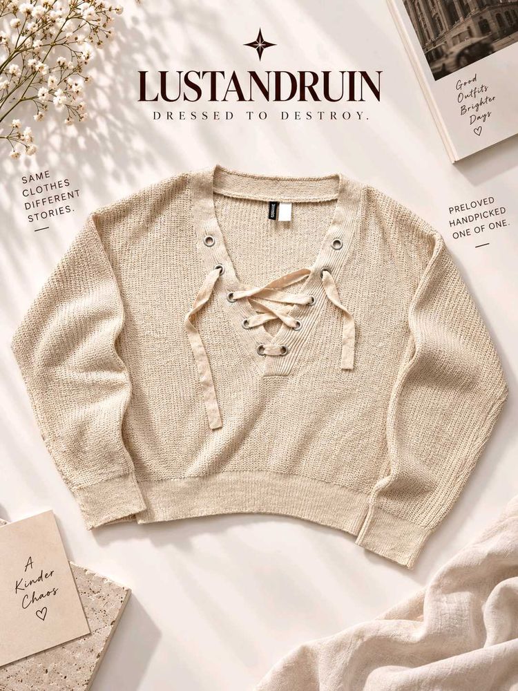 CREAM LACE-UP V-NECK KNIT TOP