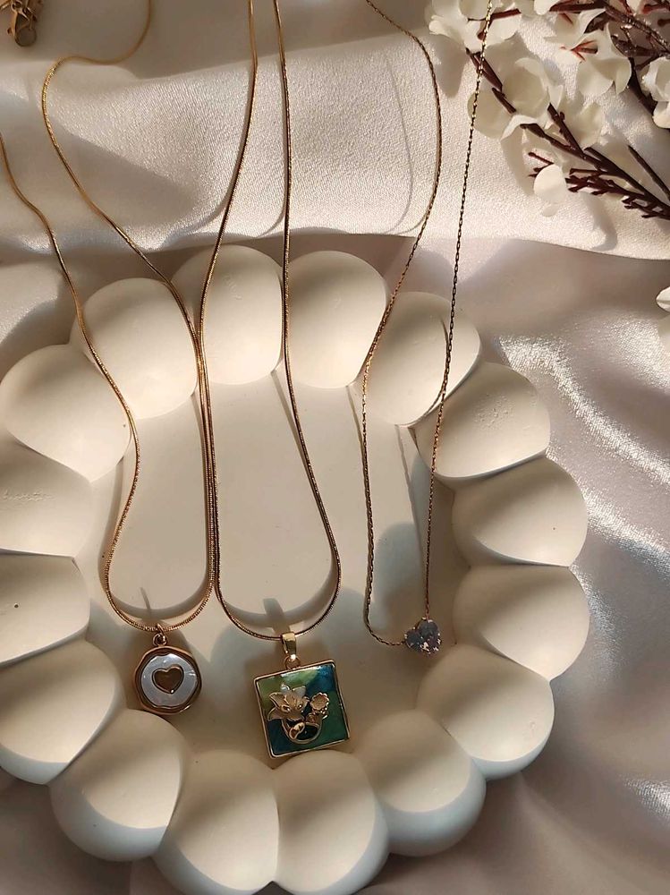 Random 1 chain pendant