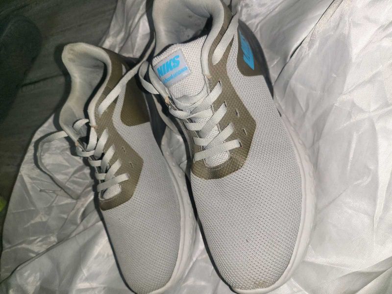 Niks Lakhani Running Shoes - Size 10