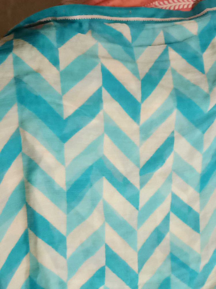 Beautiful Blue &amp; White Chevron Print Saree