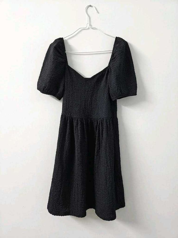 Chic Black Puff Sleeve Dress