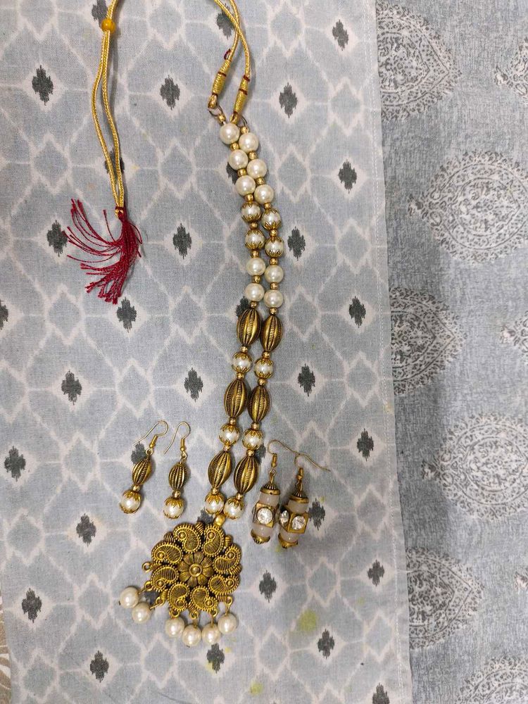 Ethnic Pearl and Gold Necklace Set