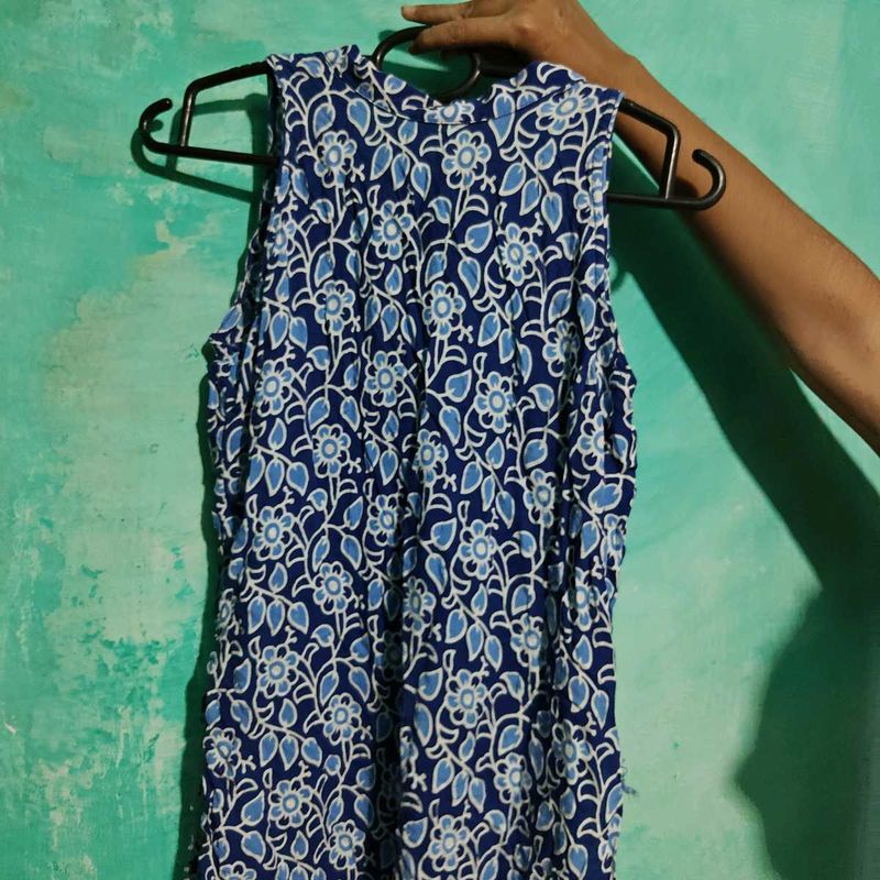 Blue Floral Sleeveless Kurta