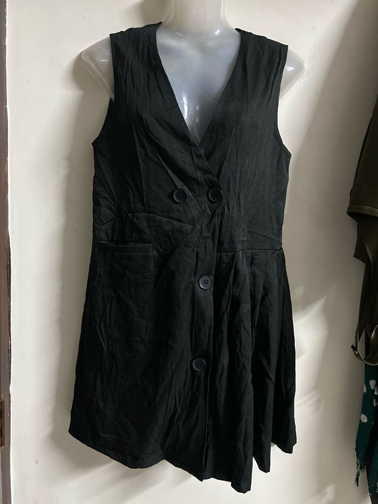 Chic Black Sleeveless Button-Up Dress