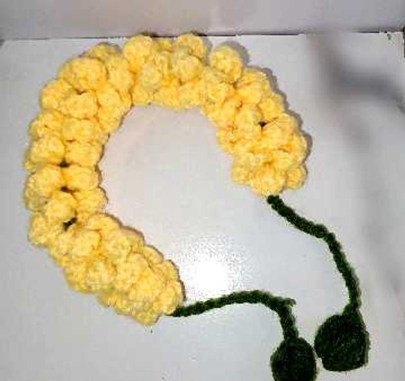 Handmade Yellow Flower Gajra 🧶