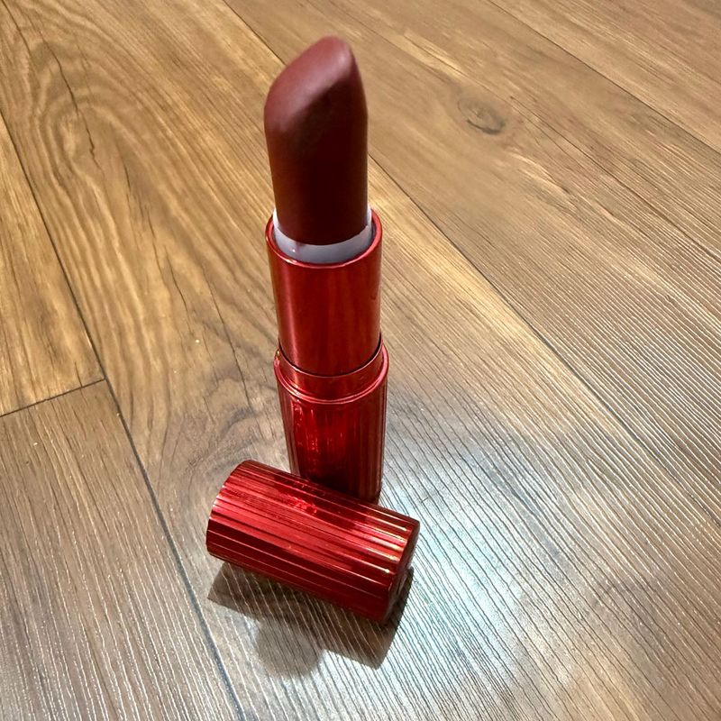 charlotte tilbury revolution matte red lipstick