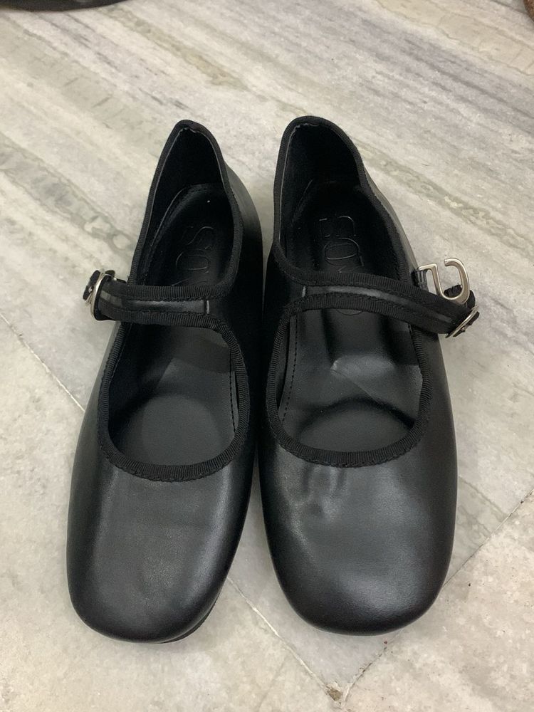 Chic Black Mary Jane Ballerinas