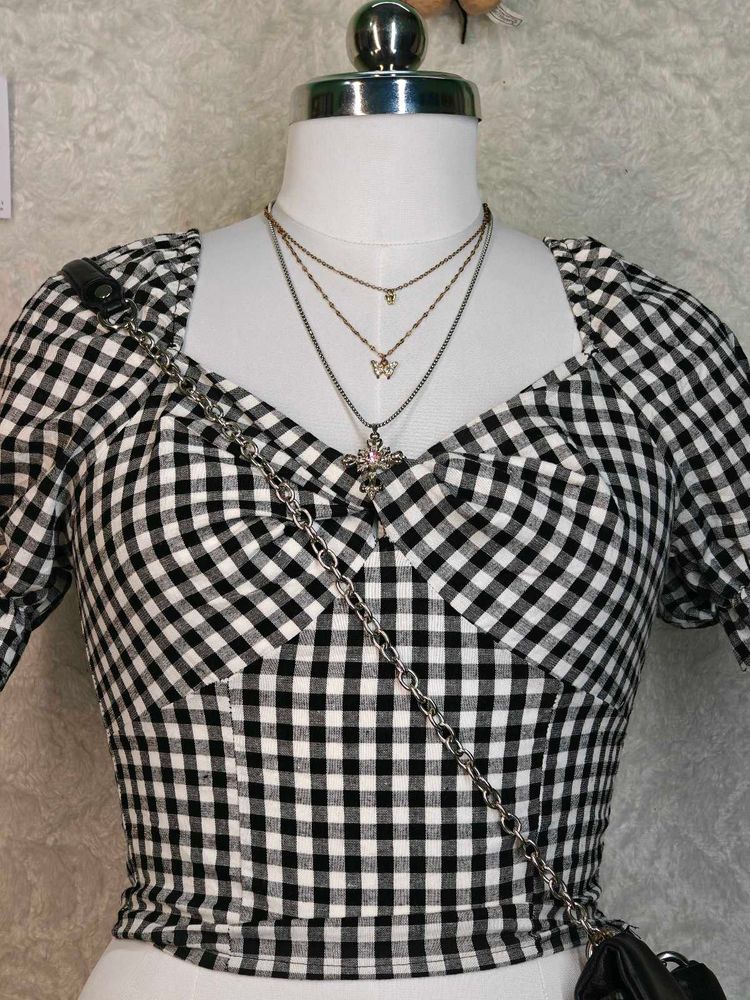 Cute black&amp;white women's crop top