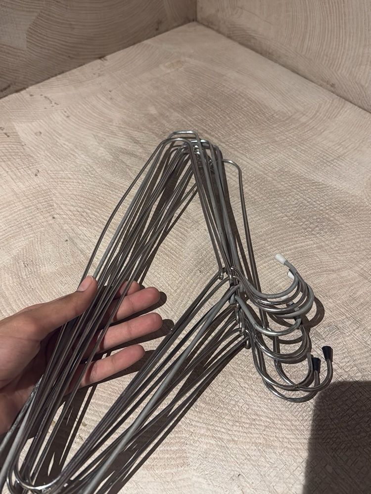 10 Durable Metal Clothes Hangers