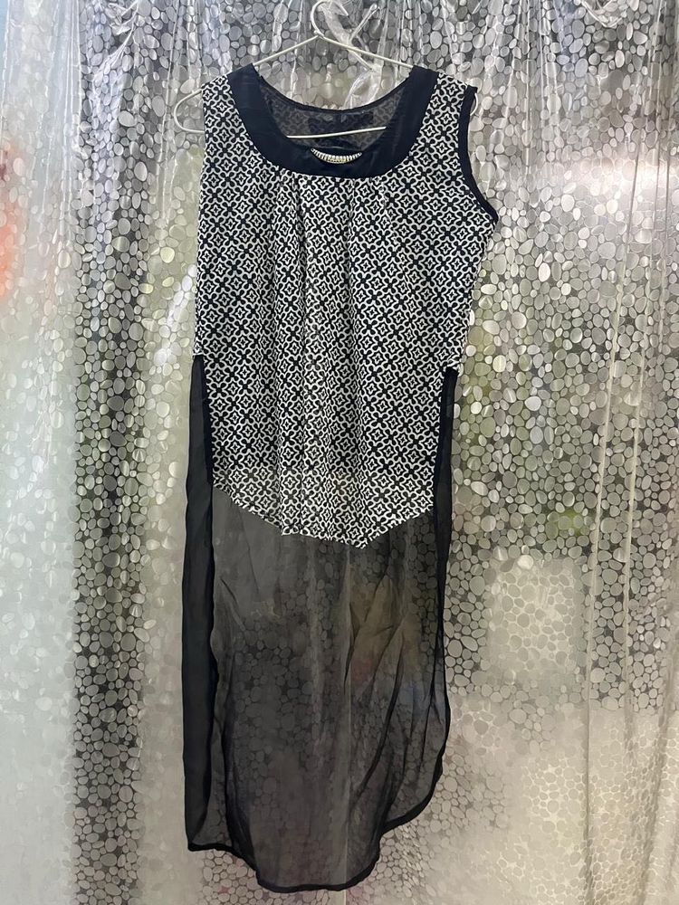 Stylish Black &amp; White Geometric Tunic Top