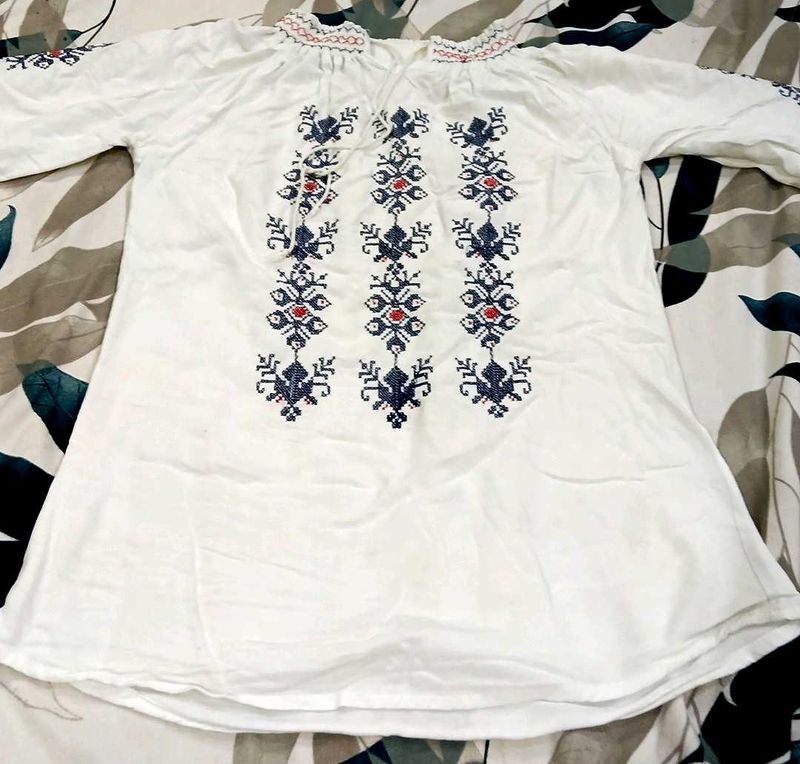 Embroidered White Cotton Kurta