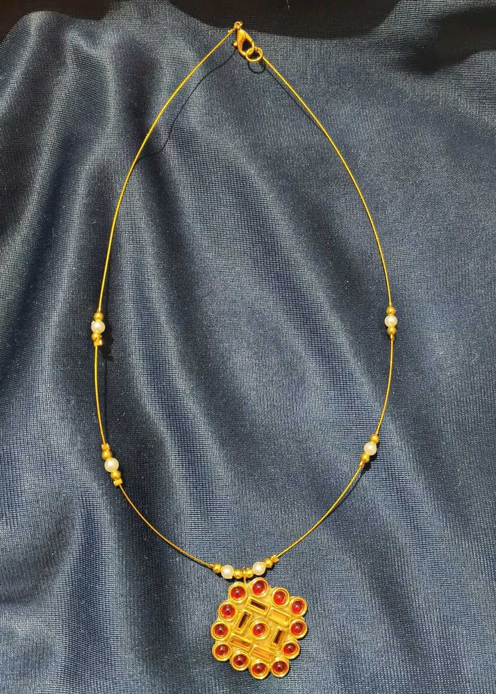 Elegant Gold Necklace with Red Stones