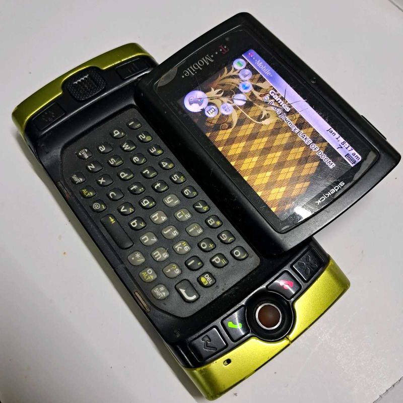 2008s Rare/classic :T-Mobile Sidekick 3 Flip Phone