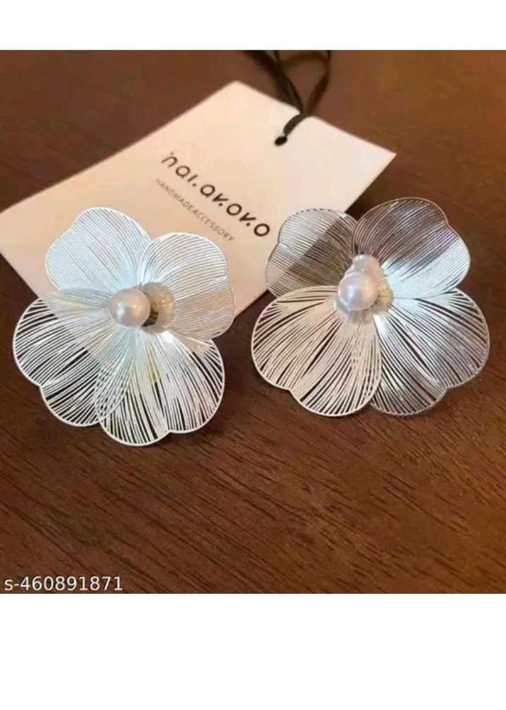 Floral Pearl Stud Earrings