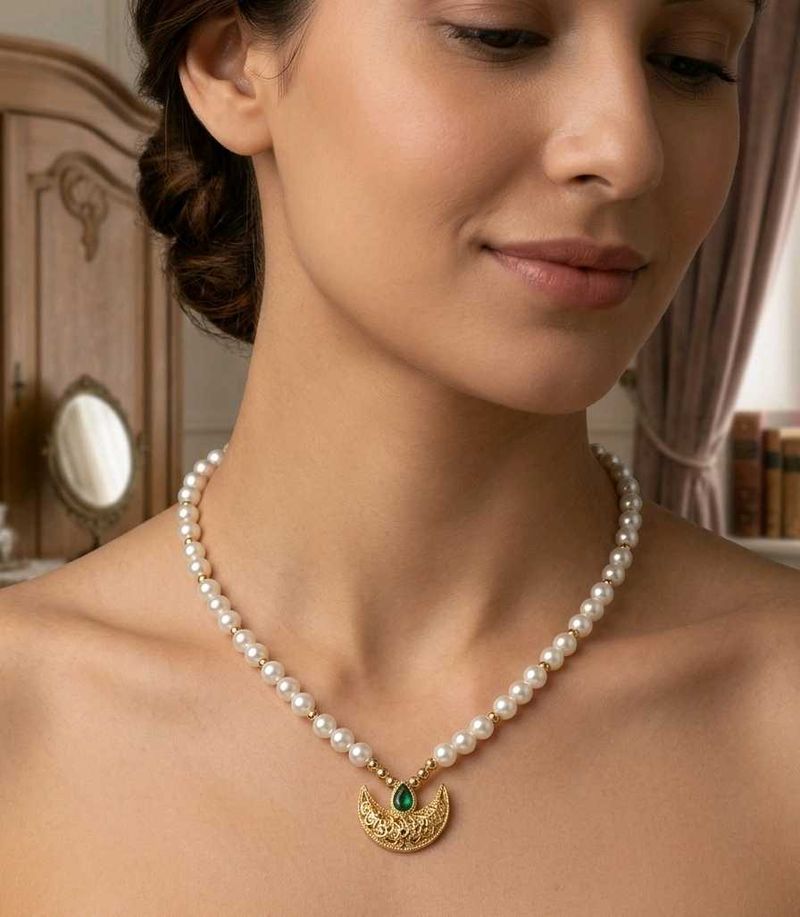 New Pearl Necklace with Emerald Pendant