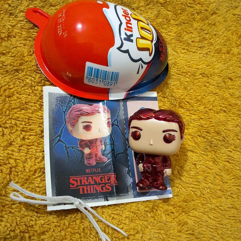 STRANGER THINGS × KINDER JOY — MAX UPSIDE DOWN