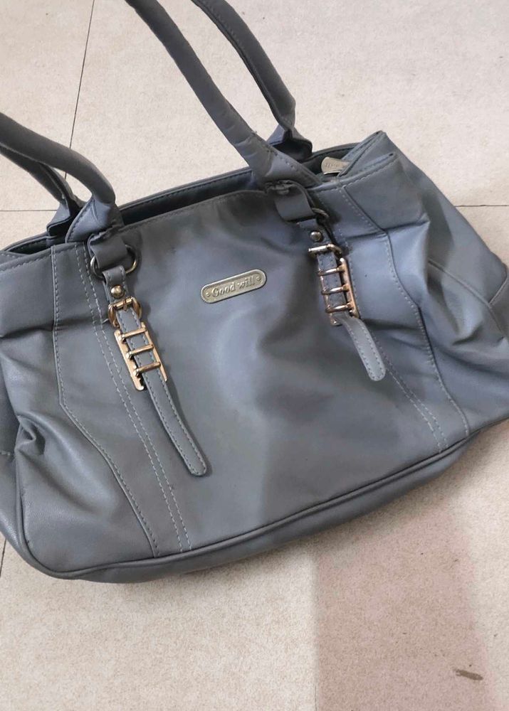 Stylish Grey Handbag 💅