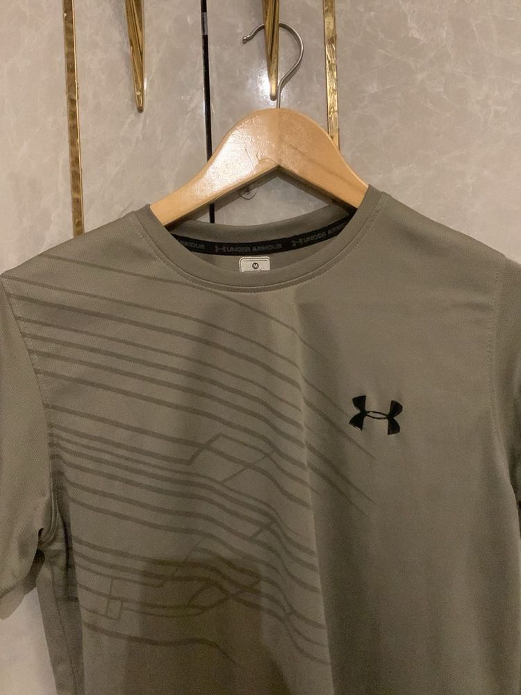Under Armour Men's T-Shirt