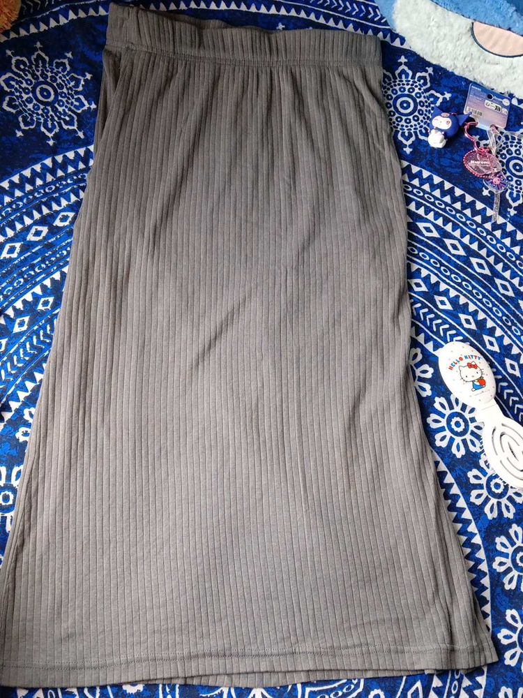 🩶 Maxi skirt from HnM + the gray sweater combo