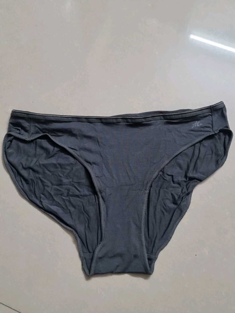 Seamless Comfortable Women's Briefs