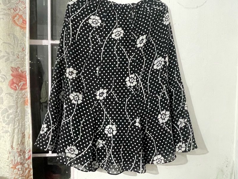 Chic Black &amp; White Floral Polka Dot Blouse
