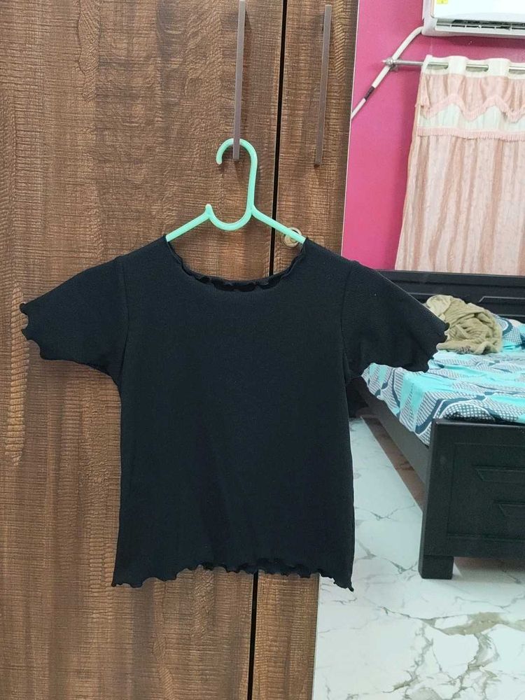 Black Lettuce Hem Crop Top