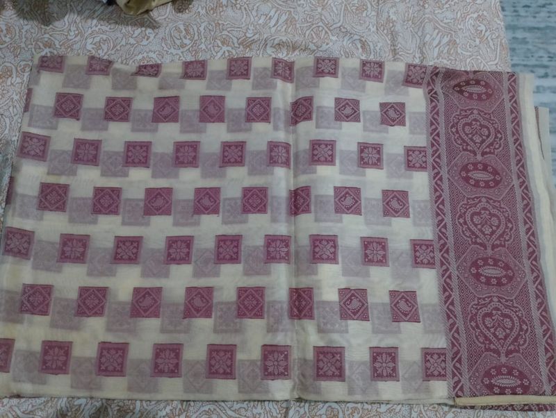 Elegant Cream &amp; Maroon Saree