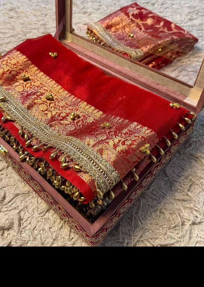 Viral Gungarooo Red Silk Saree with Embel