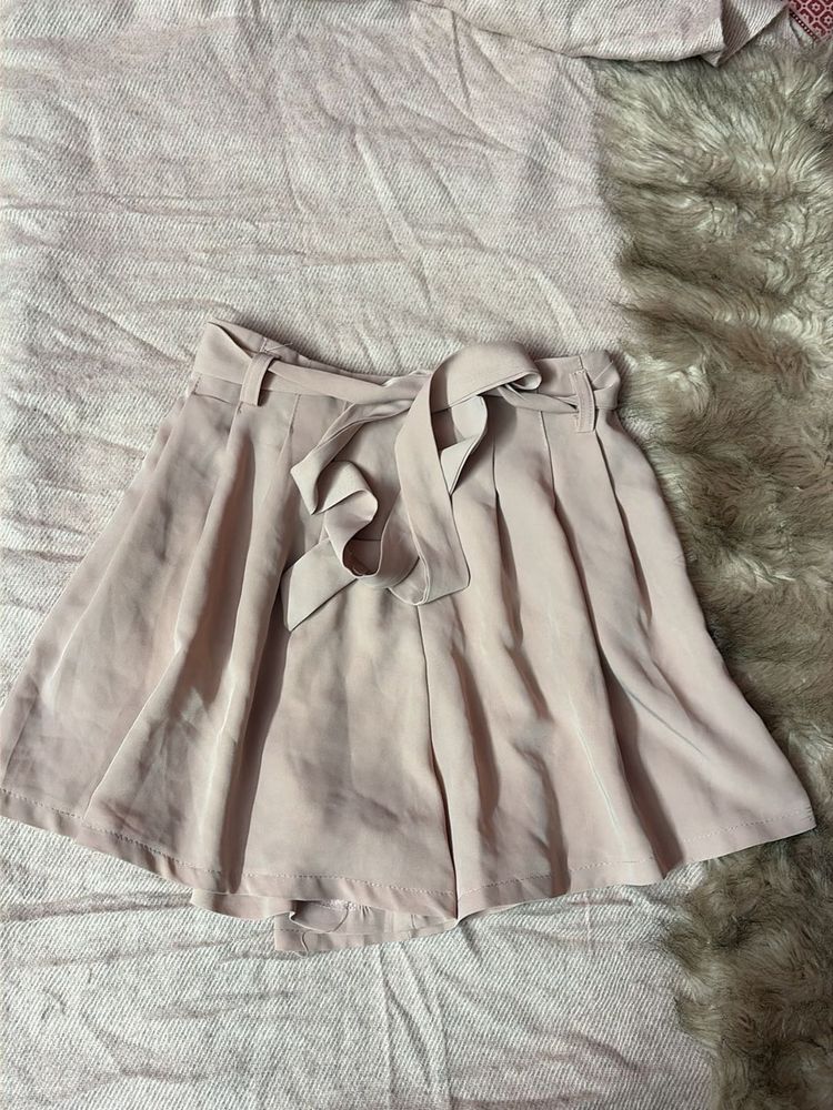 Pleated High-Waisted Shorts with Belt &amp; pocket