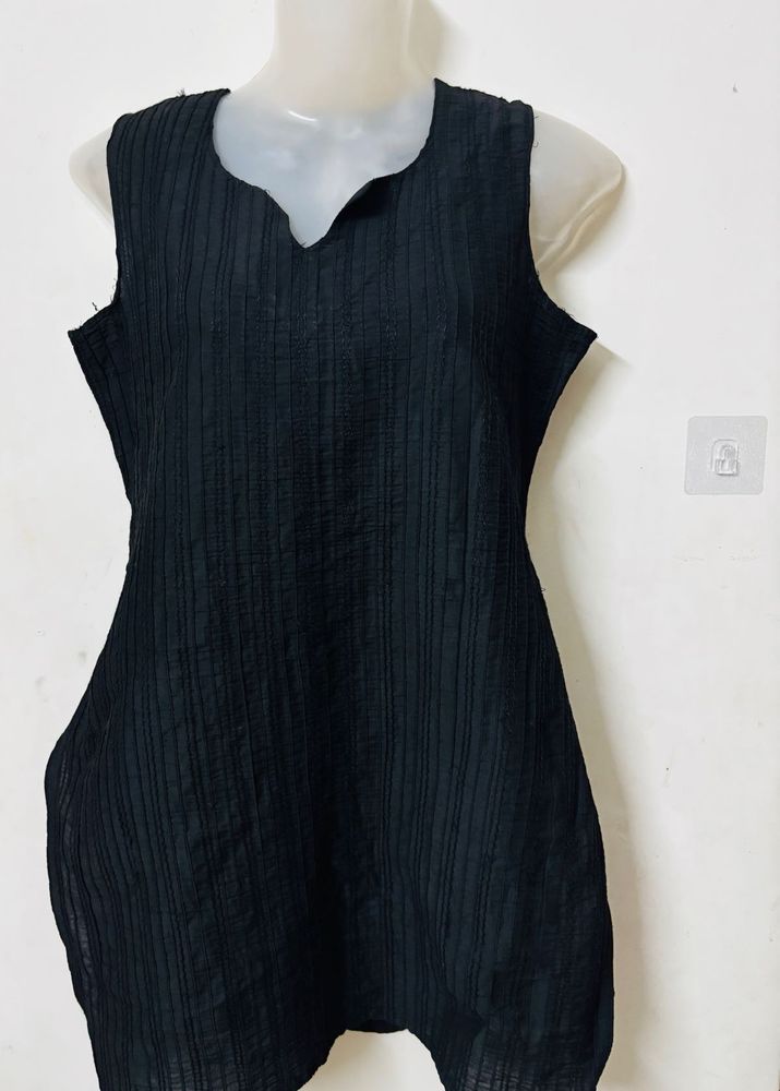 Stylish Black Textured Sleeveless Kurta