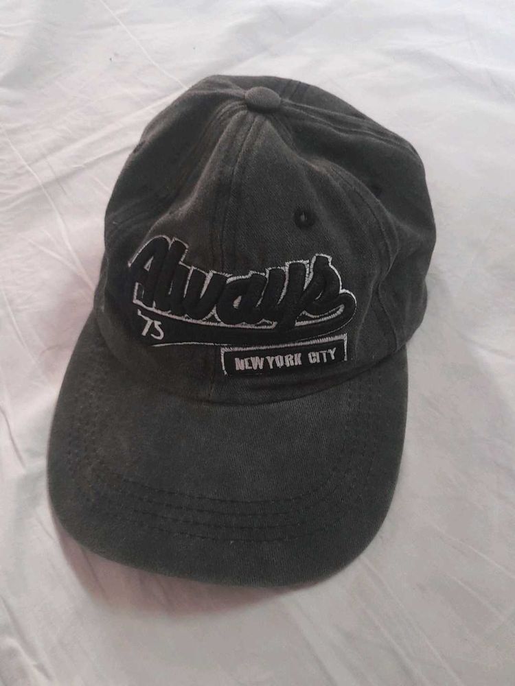 Grey Baseball Cap🤎