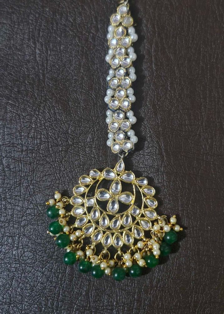 Elegant Maang Tikka