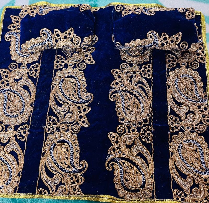Laddu Gopal Velvet Rajiyi Bed Set With 2 Pillow