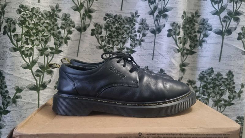 Classic Black Leather Derby Shoes for men