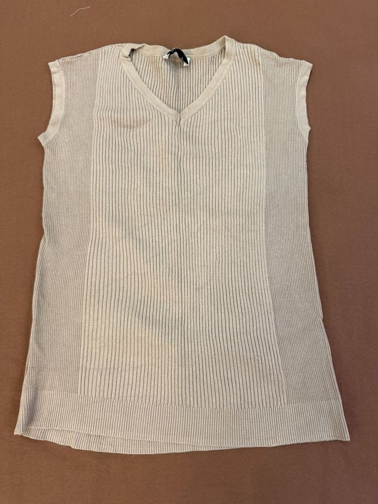 Women's Beige V-Neck Sleeveless Knit Top
