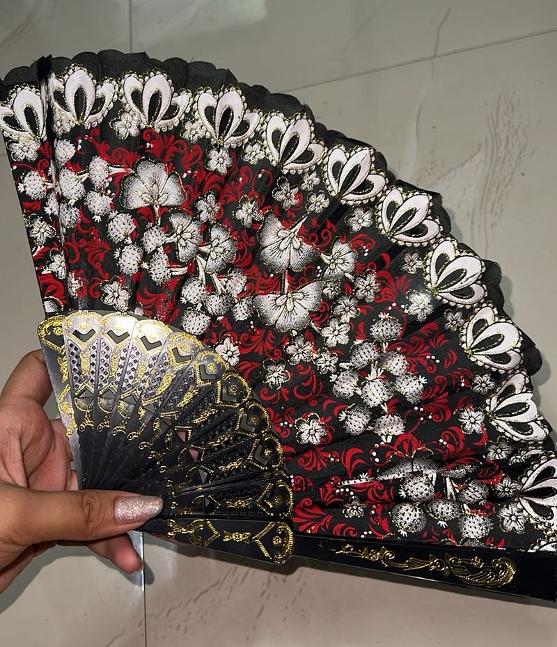 Elegant Black &amp; Red Floral Hand Fan 🪭