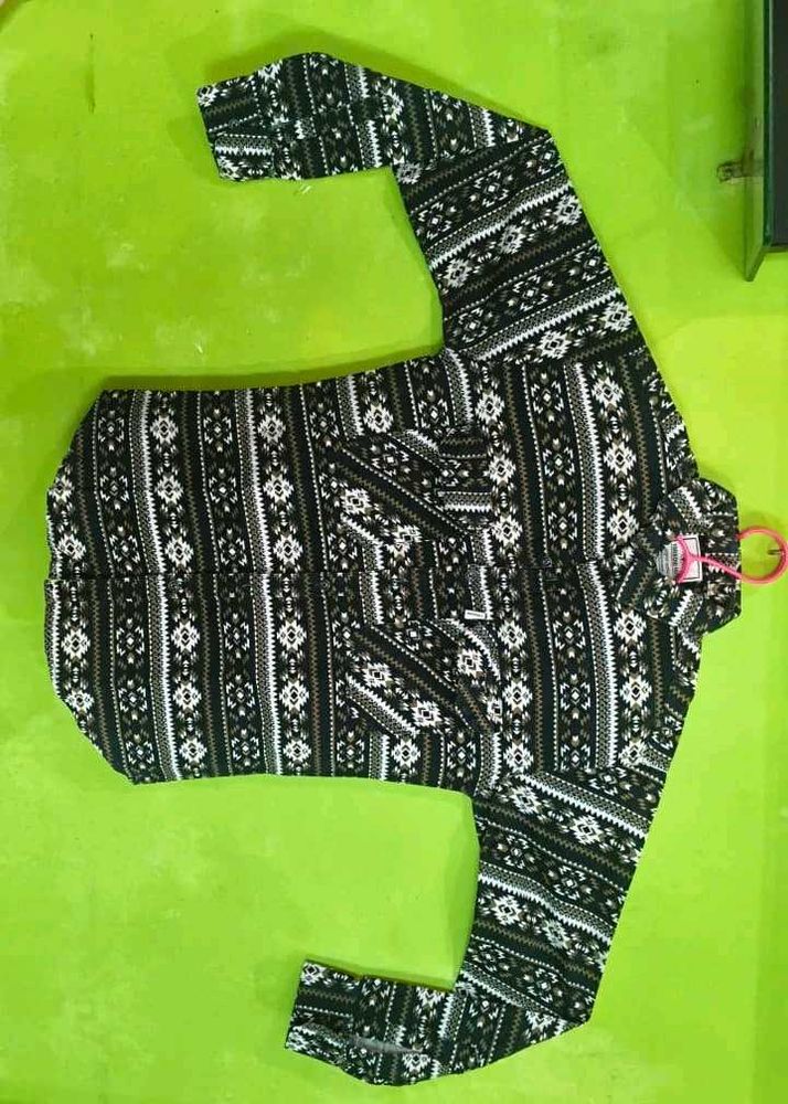 Black &amp; White Printed Long Sleeve Top