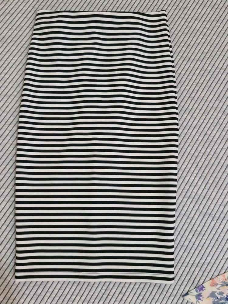 Classic Striped Pencil Skirt