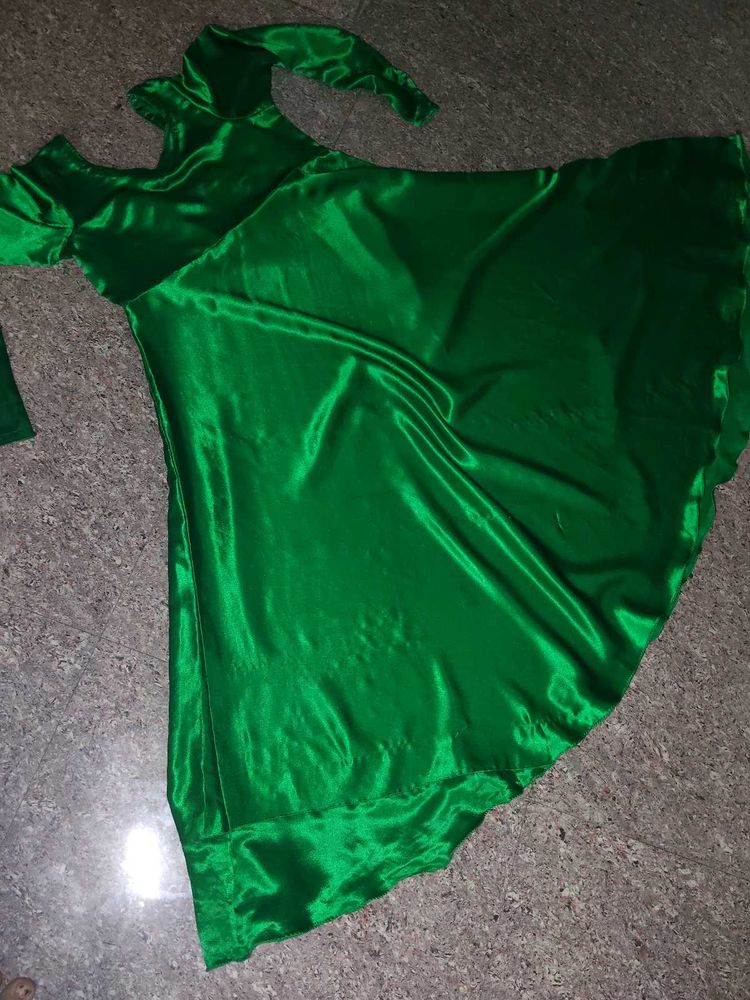 Elegant Emerald Green Gown