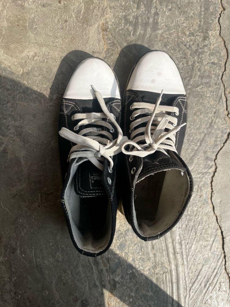 Unisex Shoes Good Conditions