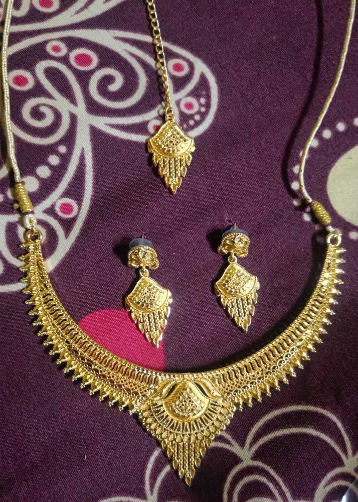 Gold-toned Necklace Set