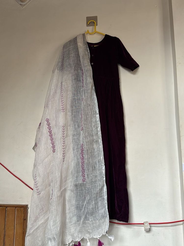 Elegant Velvet Kurta pants with Dupatta Set