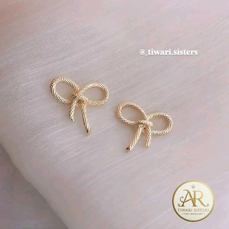 Elegant Gold Bow Earrings