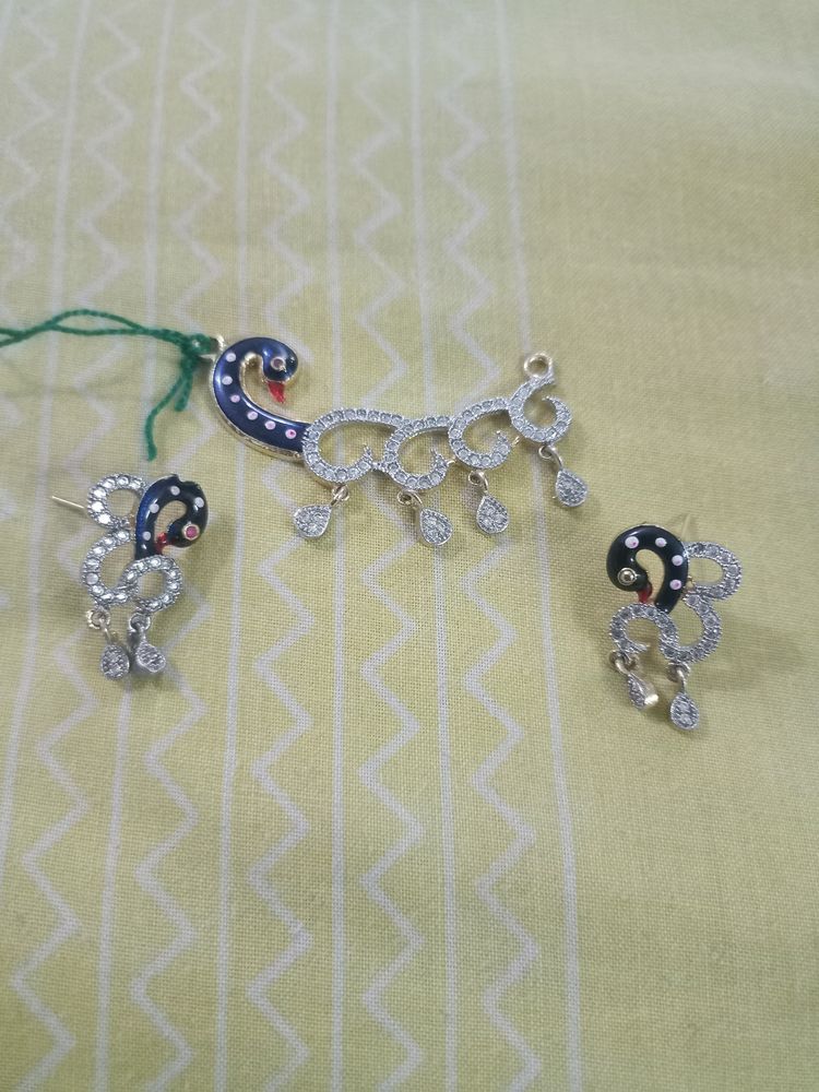 Ad Pendant Set