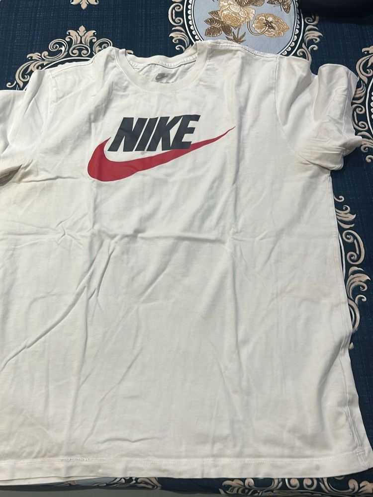 Nike White T-Shirt