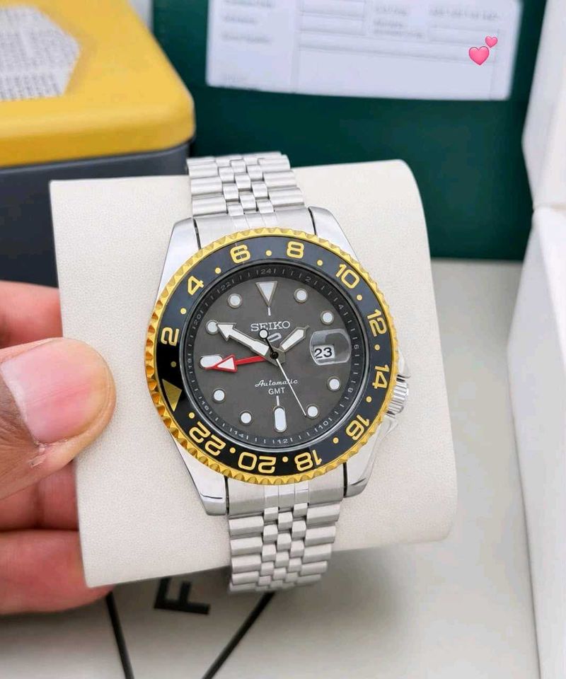 Seiko 5 Sports GMT – A Quartz Movement🌍 Dual Time